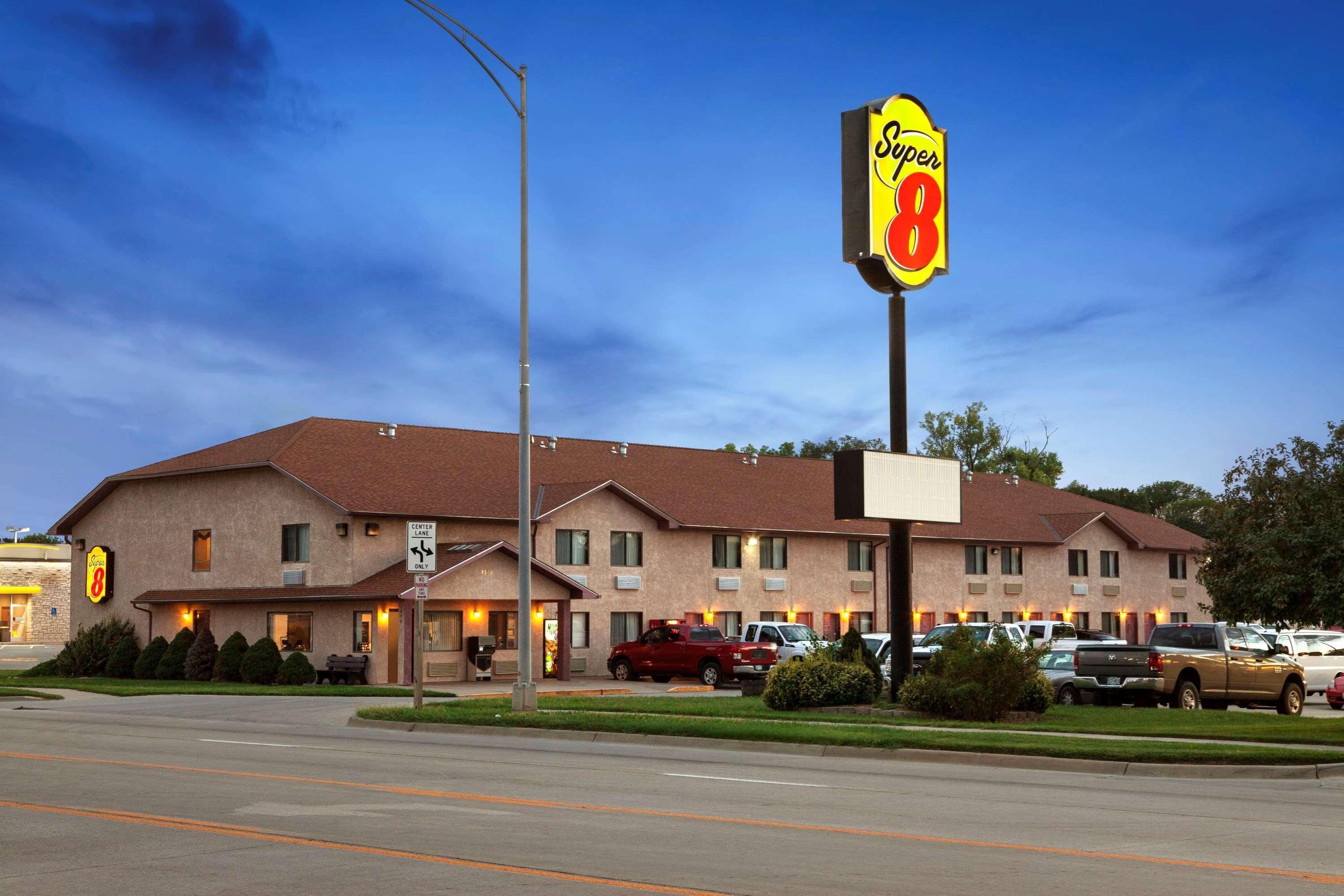 Super 8 By Wyndham Hotel 2*