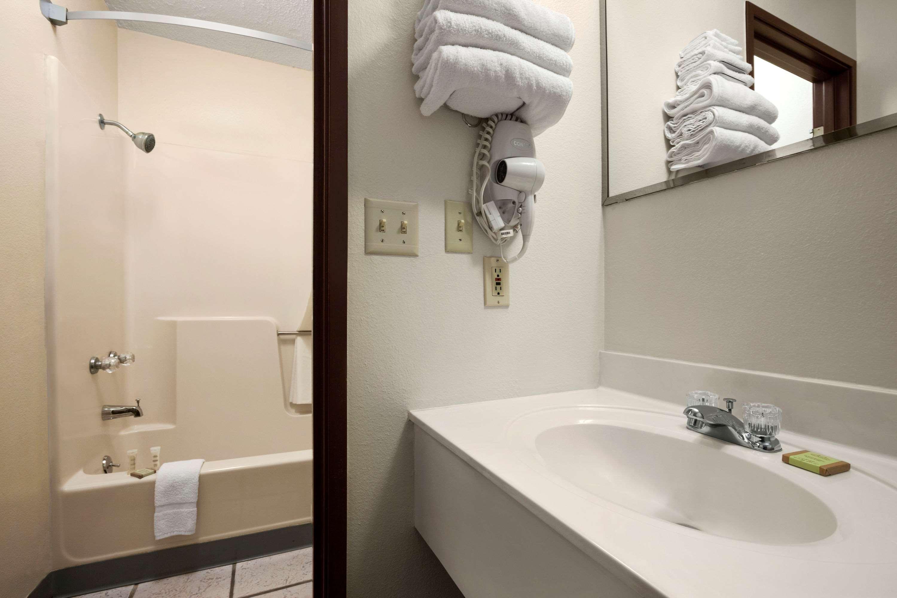 Super 8 By Wyndham Hotel